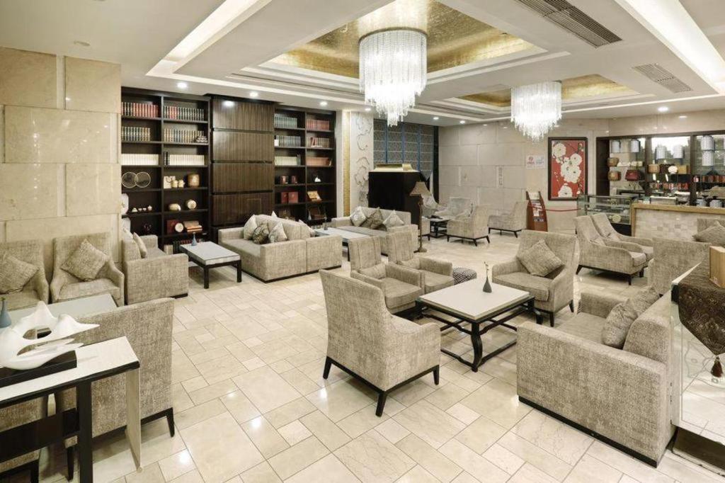เวสต์ อินเตอร์เนชั่นแนล เทรด แกรนด์ โฮเทล Hotel ปักกิ่ง ภายนอก รูปภาพ